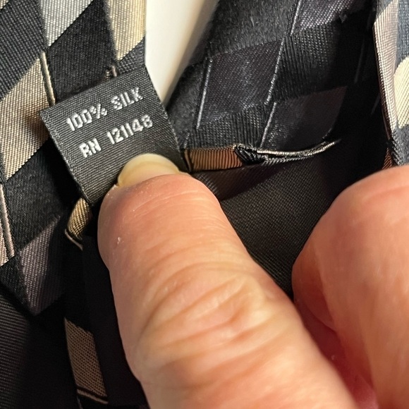 Kenneth Cole Reaction Silk Geometric Tie ✝️ - Picture 5 of 14